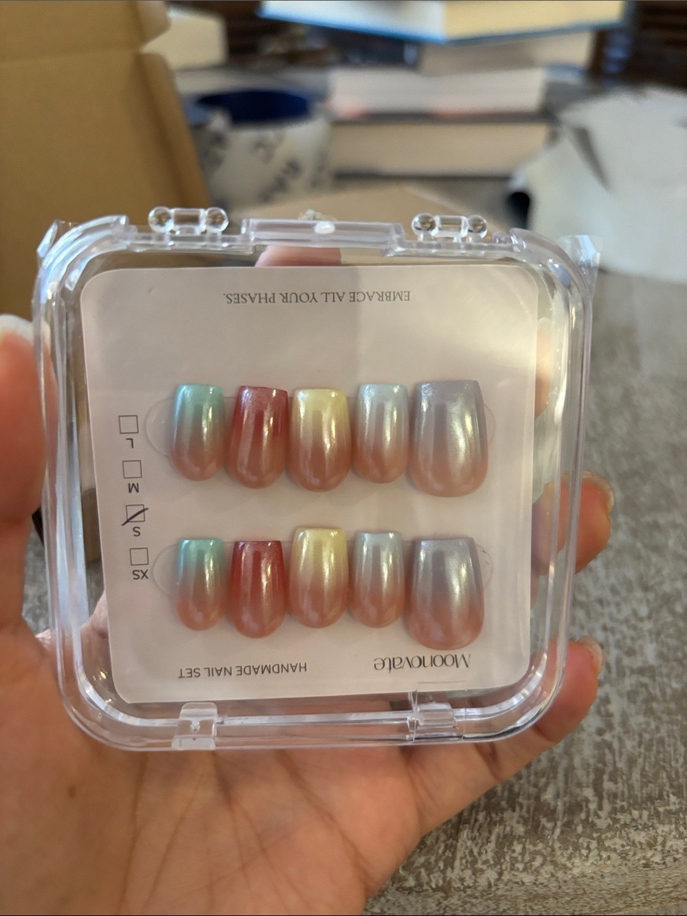 Iridescent Multicolor Press-On Nail Set - Gradient Pastel - Picture 2 of 2